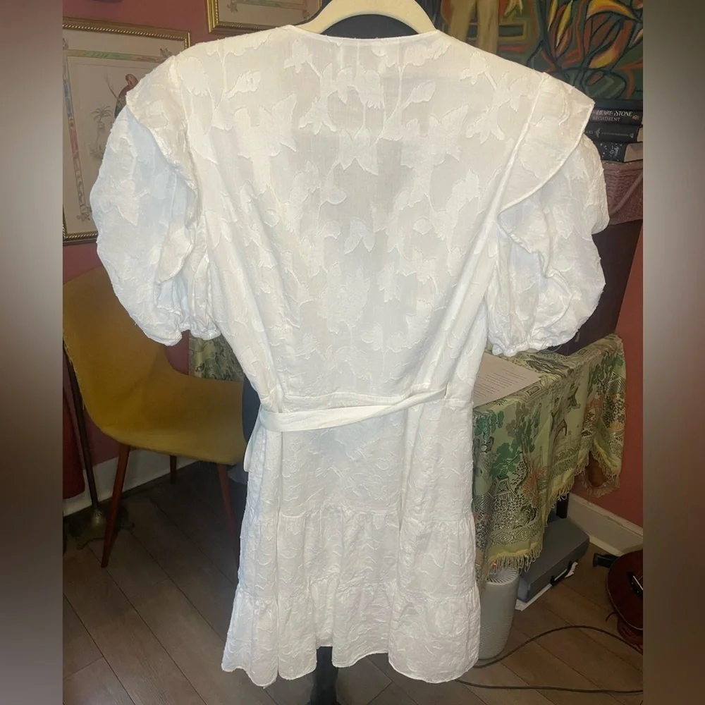 TANYA TAYLOR white floral Kimora Wrap Mini Dress. Ruffles Size 8. Retail $465.